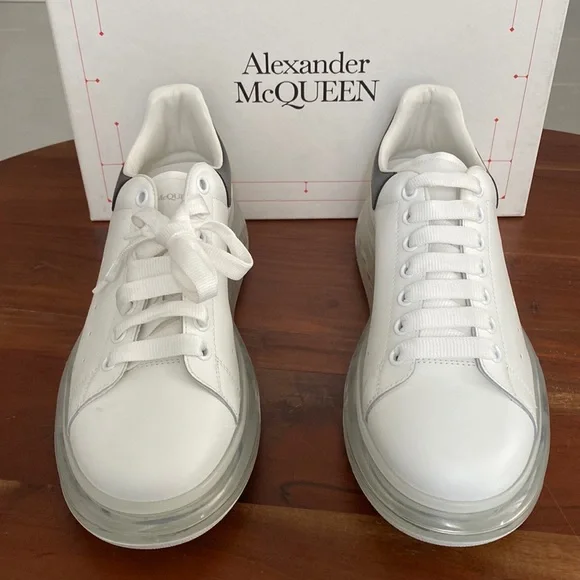 NEW‼️ Alexander McQueen - Picture 2 of 9